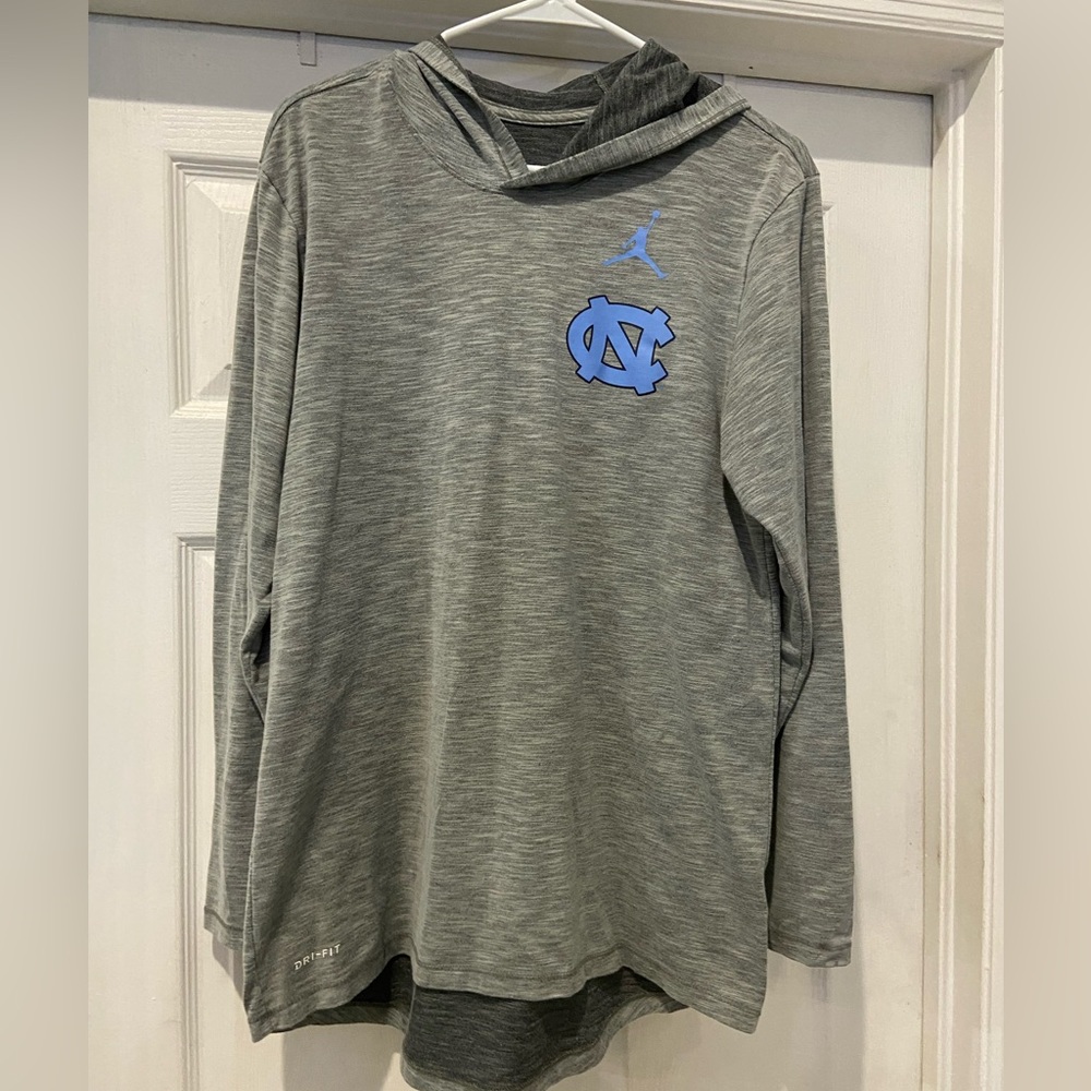 North Carolina Tarheels Nike long sleeve dri-fit hoodie size M